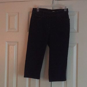 Women’s stretch capris